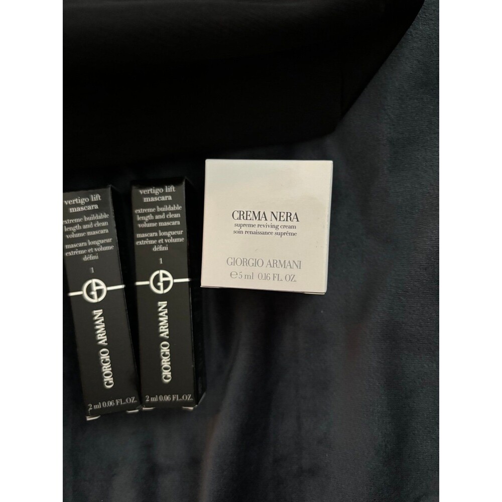 Armani skincare set plus bag - Picture 3 of 5